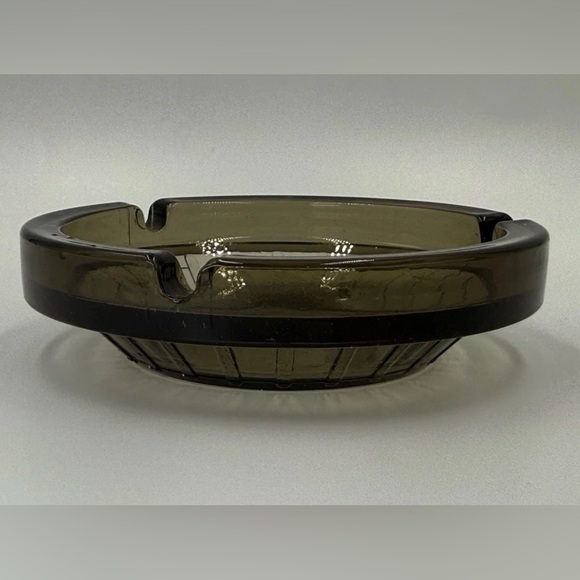 Lot Of 2 Vintage Sardis Restaurant NYC Glass Ashtrays Circa 1955 Round READ - Picture 5 of 9